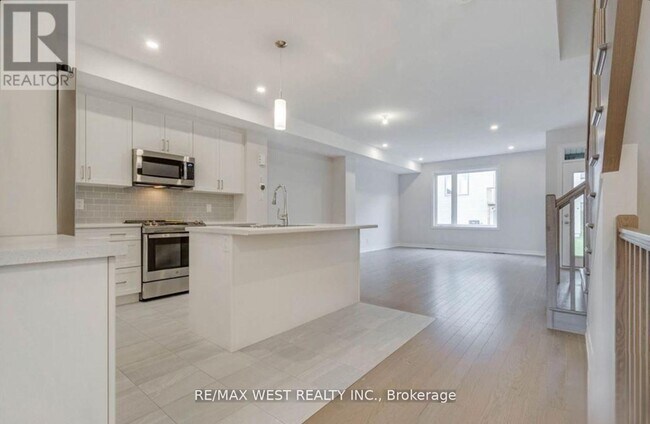 Building Photo - 1026 Kijik Cres