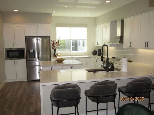 Foto del edificio - Luxury Living in Fountaingrove Wine Country/ Excellent location with rare views/ Fully upgraded i...