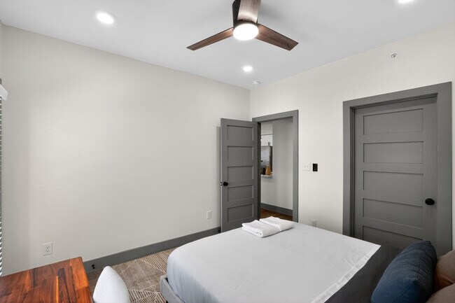 Foto del edificio - 2450 Wickersham Ln