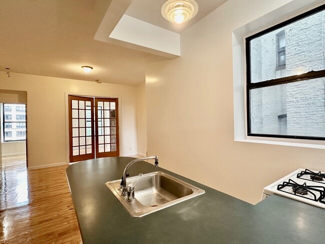 Building Photo - 309 W 111th St