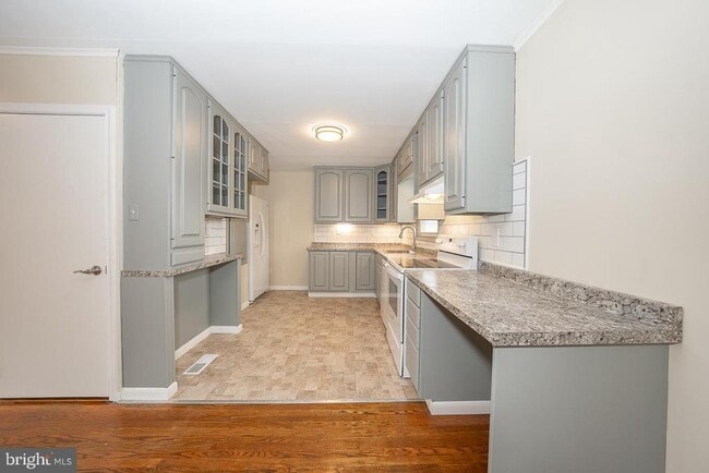 Foto del edificio - 437 Meadowcroft Rd