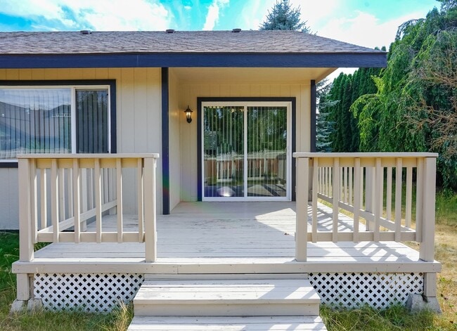 Building Photo - Three Bedroom Home in Hayden