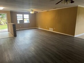 Building Photo - 1541 S State Hwy 78