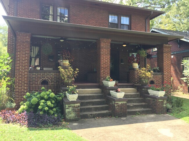 Foto del edificio - 1027 Luttrell Street