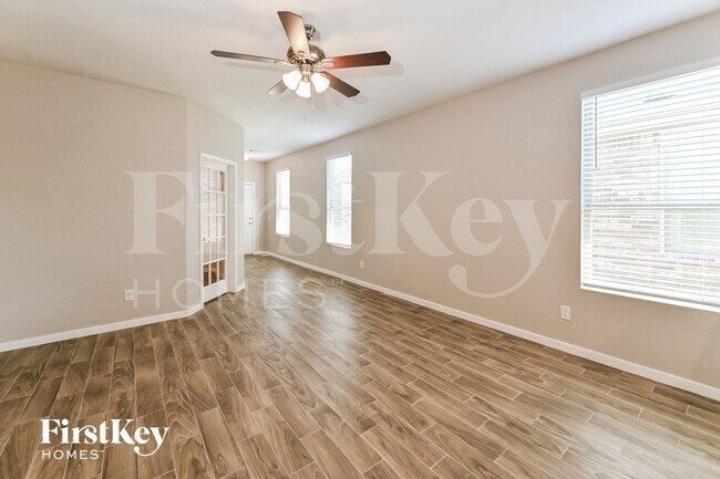 Foto del edificio - 2722 Skyview Long Dr