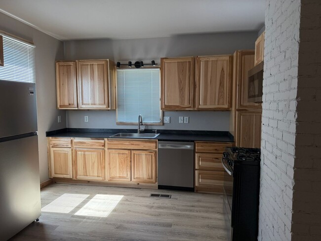 Building Photo - 818 3rd Ave N