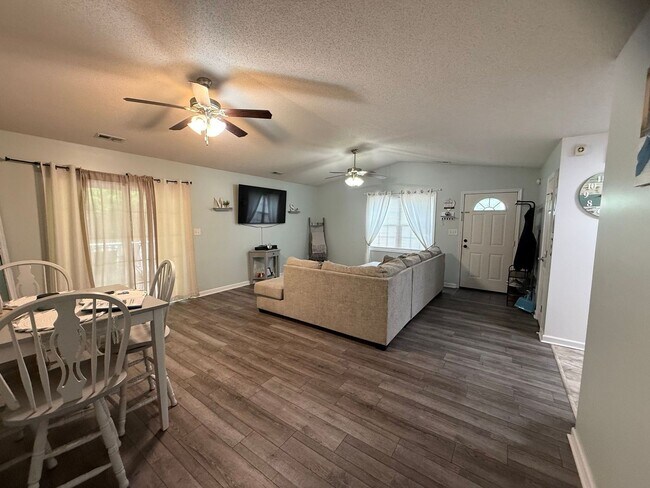 Foto del edificio - Charming 3 bedroom, 2 bath house