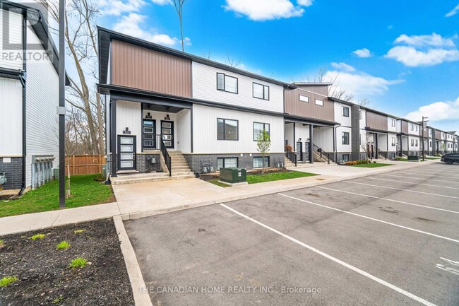 Photo du bâtiment - 321 - 4263 FOURTH AVENUE