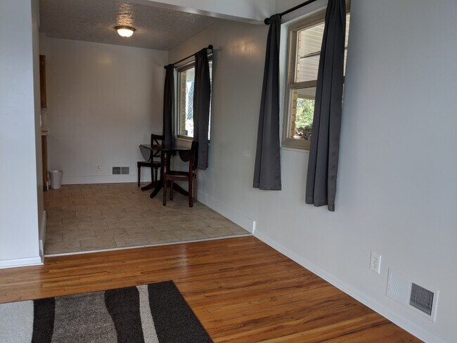 Foto del edificio - 1212 E 22nd St
