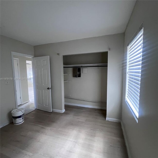 Building Photo - 114 SW 67th Terrace