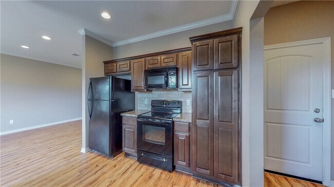 Building Photo - 2700 Horse Haven Ln