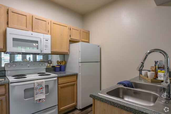 1 BR, 1 BA - 667 SF - Lexington Apartments