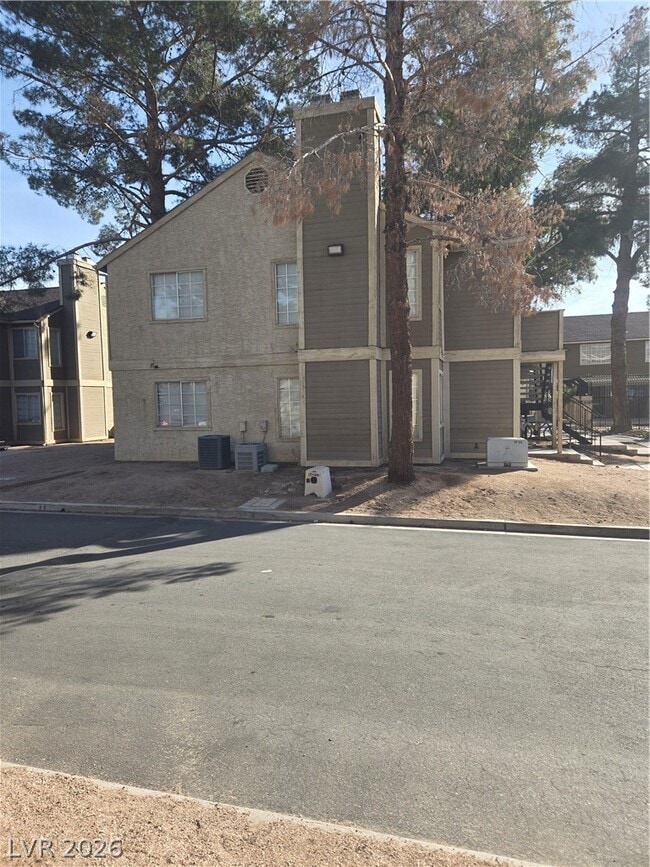 Foto del edificio - 2706 Jennydiane Dr