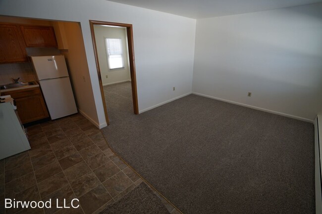 Foto del edificio - 1330 N Stoughton Rd