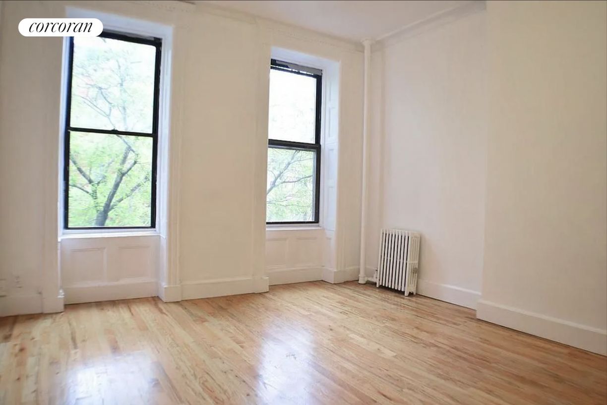 Primary Photo - 331 E 89th St
