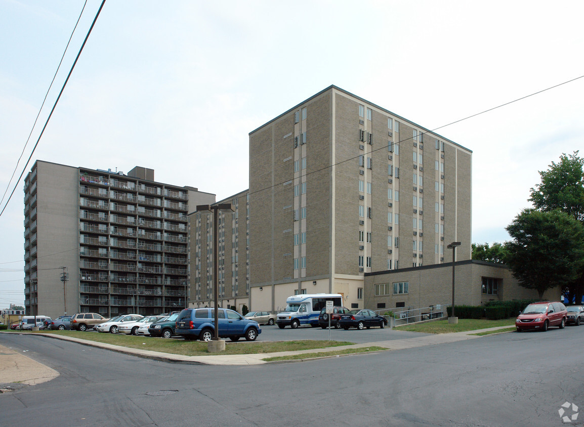 Foto del edificio - John T. Gross Towers