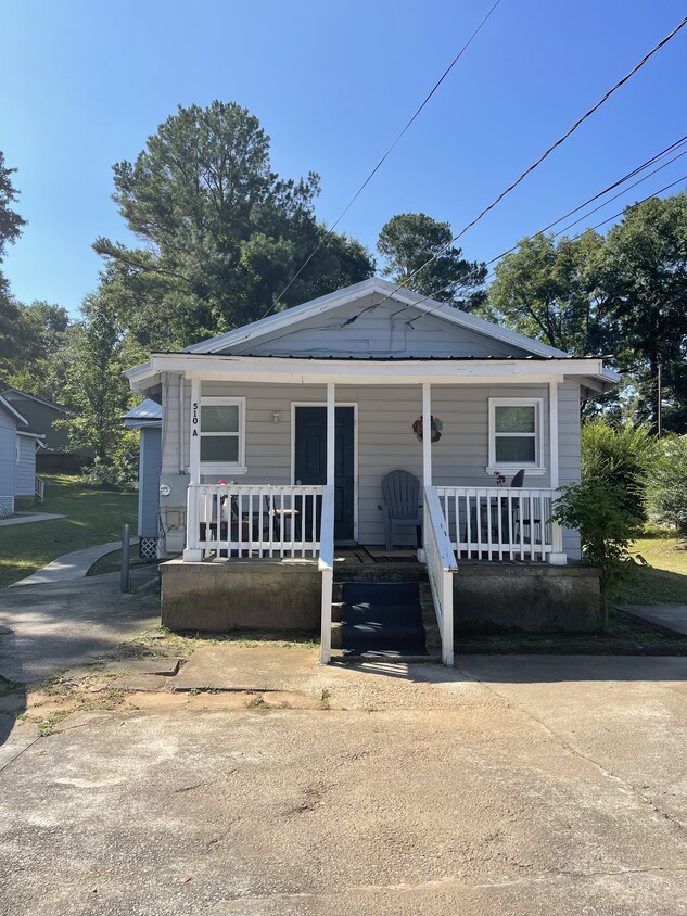 This is the front of the property; Unit B is in the back. - 510 Willie North St.