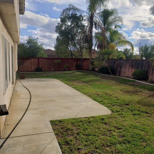 Foto del edificio - (Mission Grove) 5 BEDROOM, 1 bedroom downstairs! HOUSE!