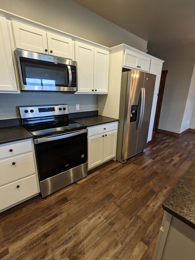 Building Photo - 1601 Westwood Cir