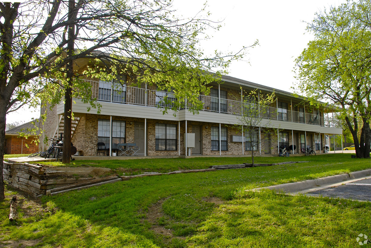 Eagle Apartments Denton