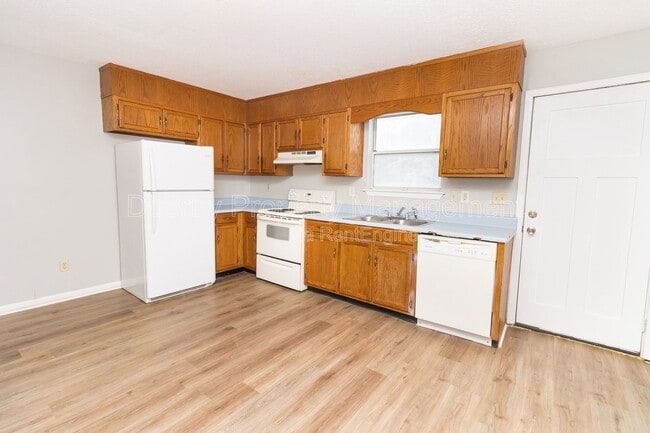 Building Photo - 7808 Holiday Hills Cir