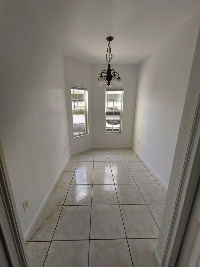 Building Photo - 2935 NE 7th St