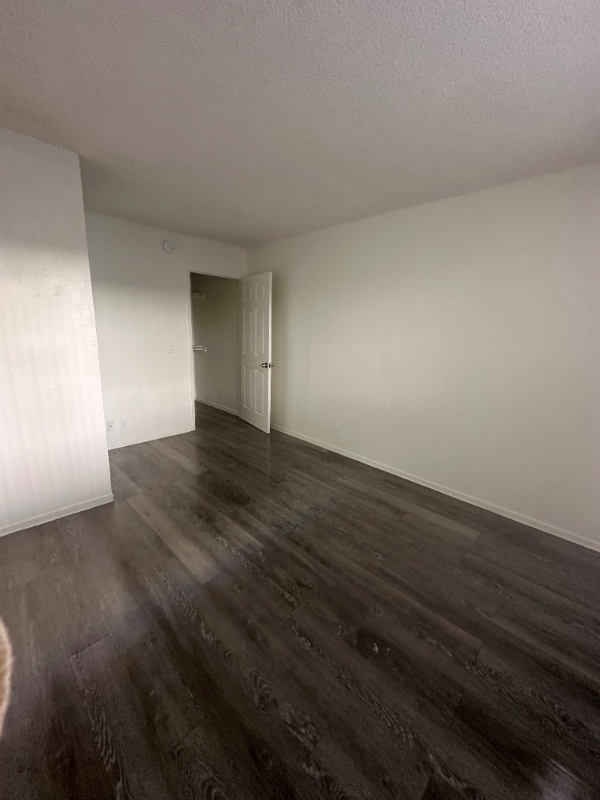 Building Photo - 4688 Huntington Dr