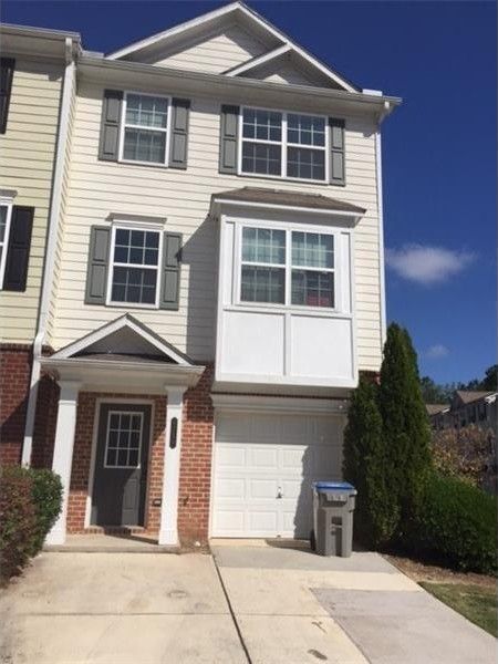 Foto principal - 6750 Blackstone Pl