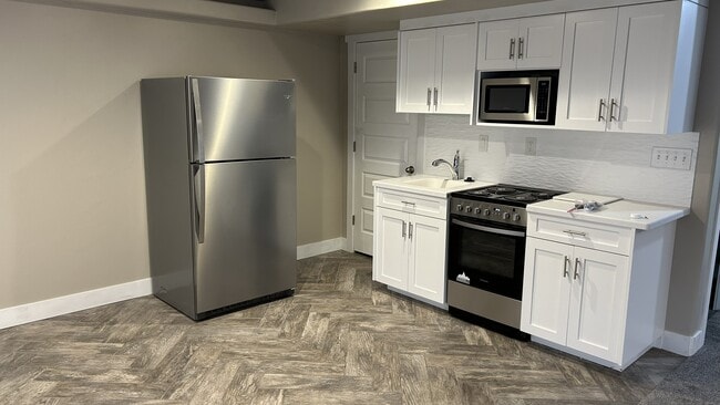 Kitchen - 891 S 2040 W