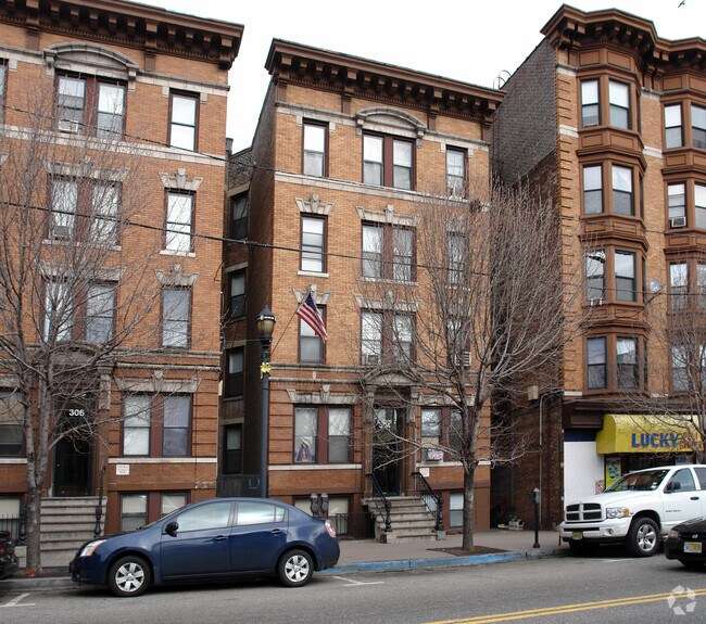 Building Photo - 304 60th St