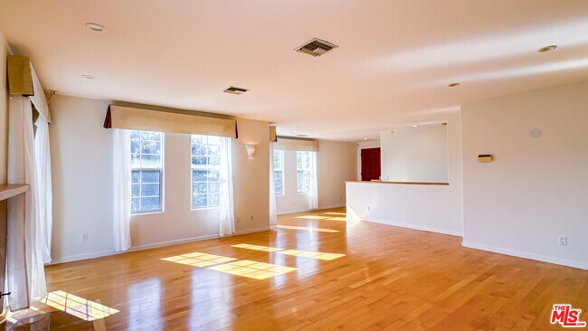 Building Photo - 4670 Glenalbyn Dr