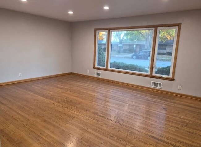 Building Photo - 1018 Harmony Dr