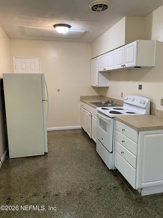Building Photo - 912 Arco Dr