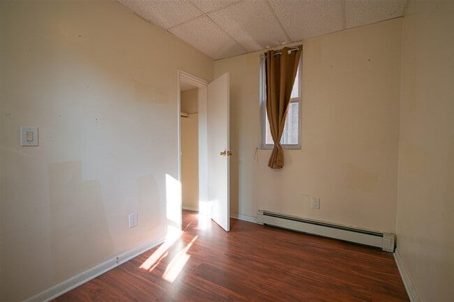 Building Photo - 159 Christopher Columbus Dr