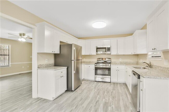 Foto del edificio - 616 Bakers Bridge Cir