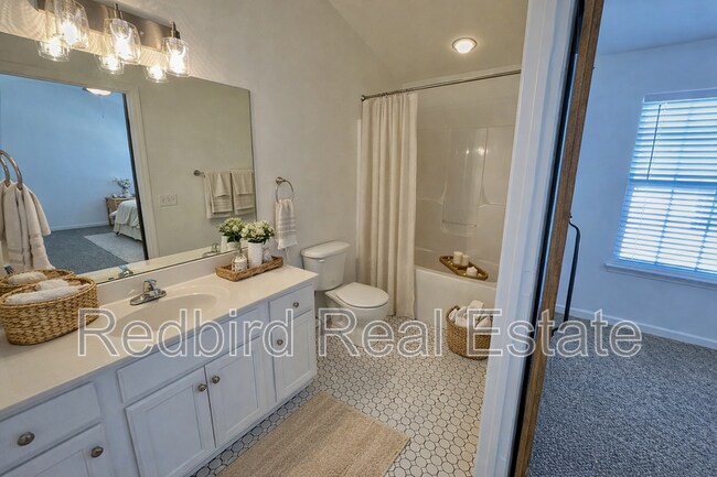 Foto del edificio - 1101 Downs Blvd