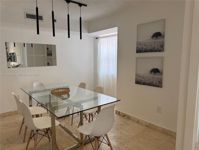 Foto del edificio - 19555 E Country Club Dr