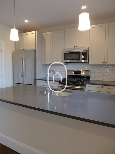 Building Photo - 45 Thorndike St