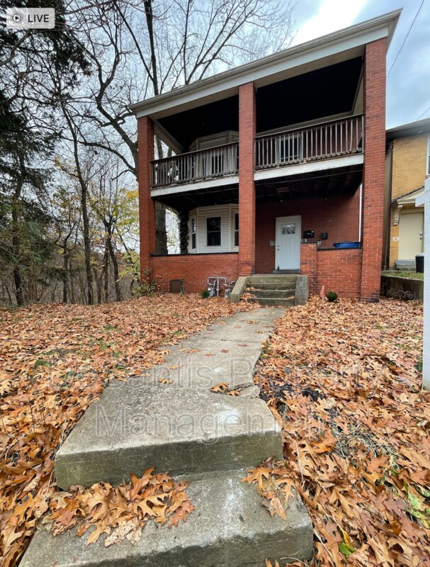 Primary Photo - 1641 Suburban Ave