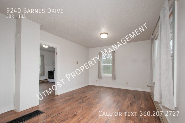 Building Photo - 3 bedroom charming farm house