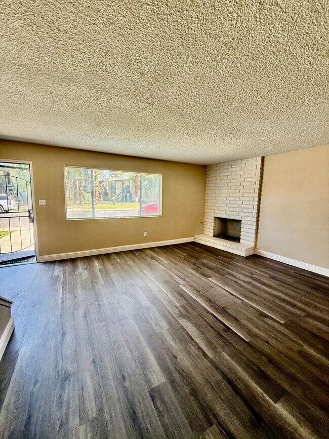Foto del edificio - 5101 Hunter Ave