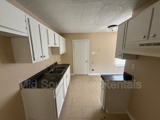 Building Photo - 3723 Parakeet Rd