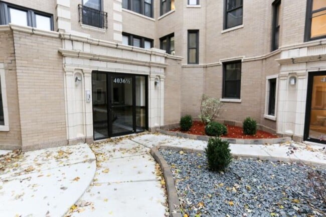 Building Photo - 4127 N Ashland Ave
