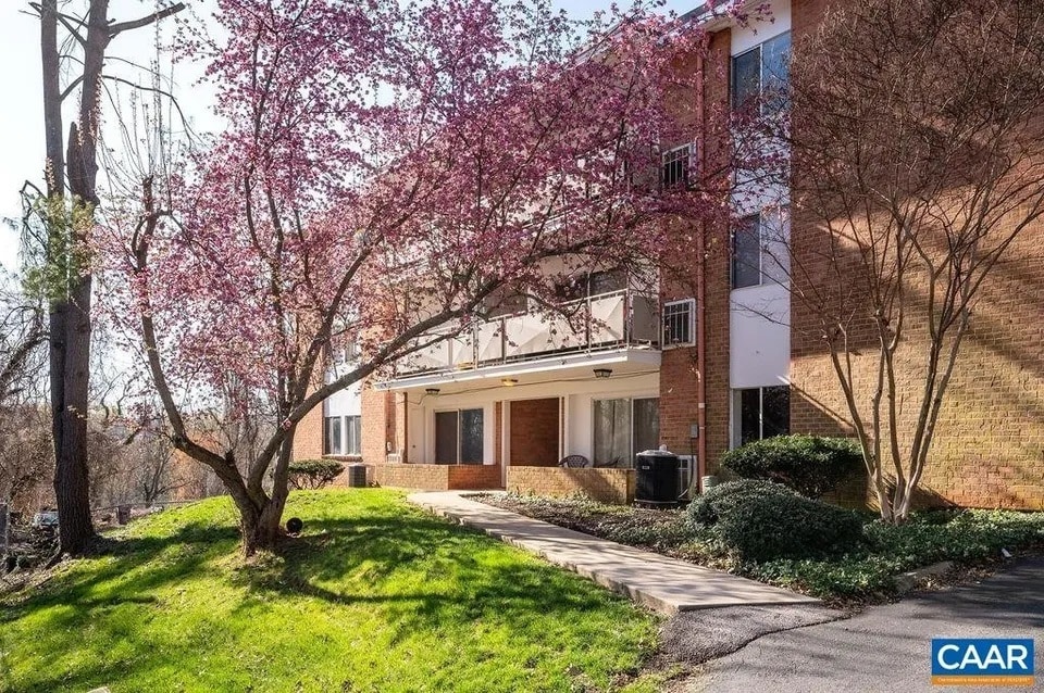Foto principal - 1800 Jefferson Park Ave