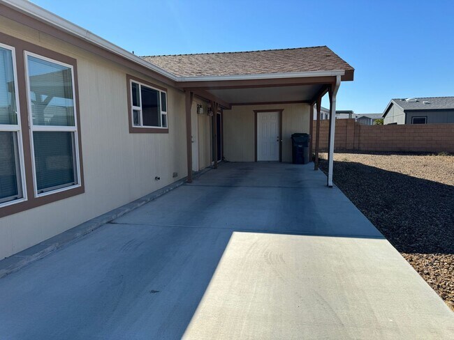 Foto del edificio - FULL TIME RENTAL 2BD/2BA WITH BONUS ROOM i...