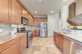 Building Photo - 5127 Shadow Breeze Ln