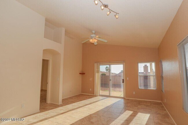 Foto del edificio - 9258 E Muleshoe St