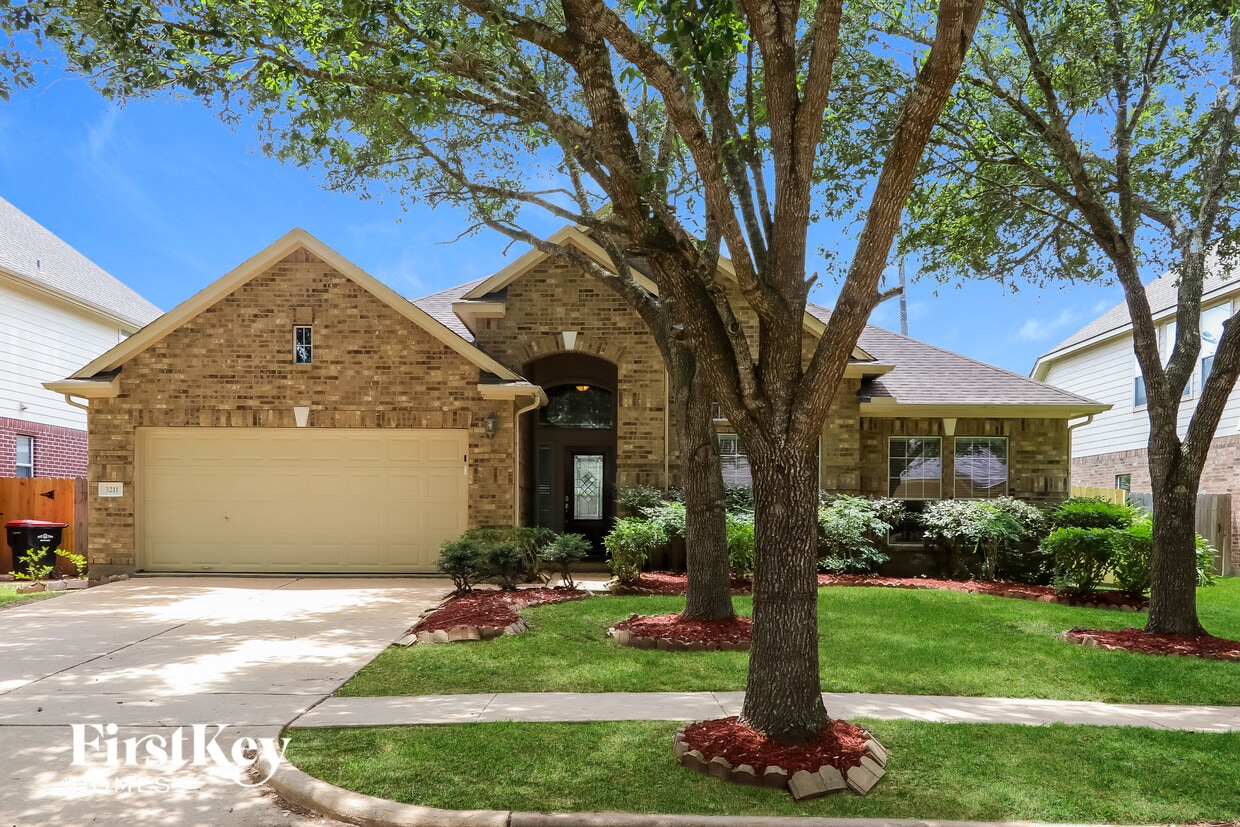 Primary Photo - 3211 Oak Park Ln