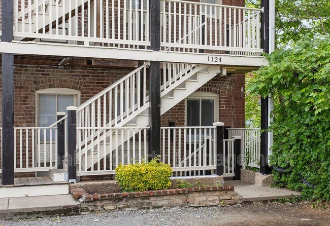 Building Photo - 1124 Hull St