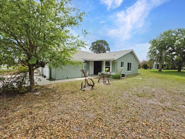 Foto del edificio - 1480 SE Rivergreen Cir